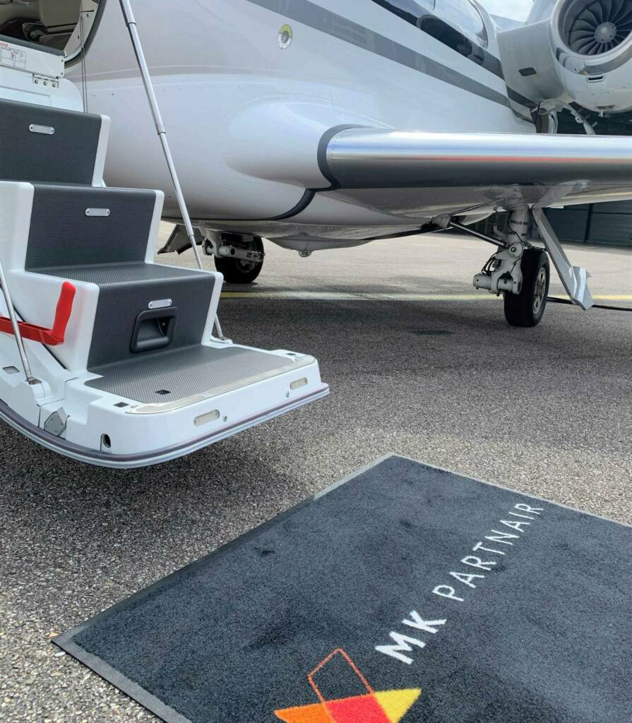 Phenom 300 welcome MK PARTNAIR