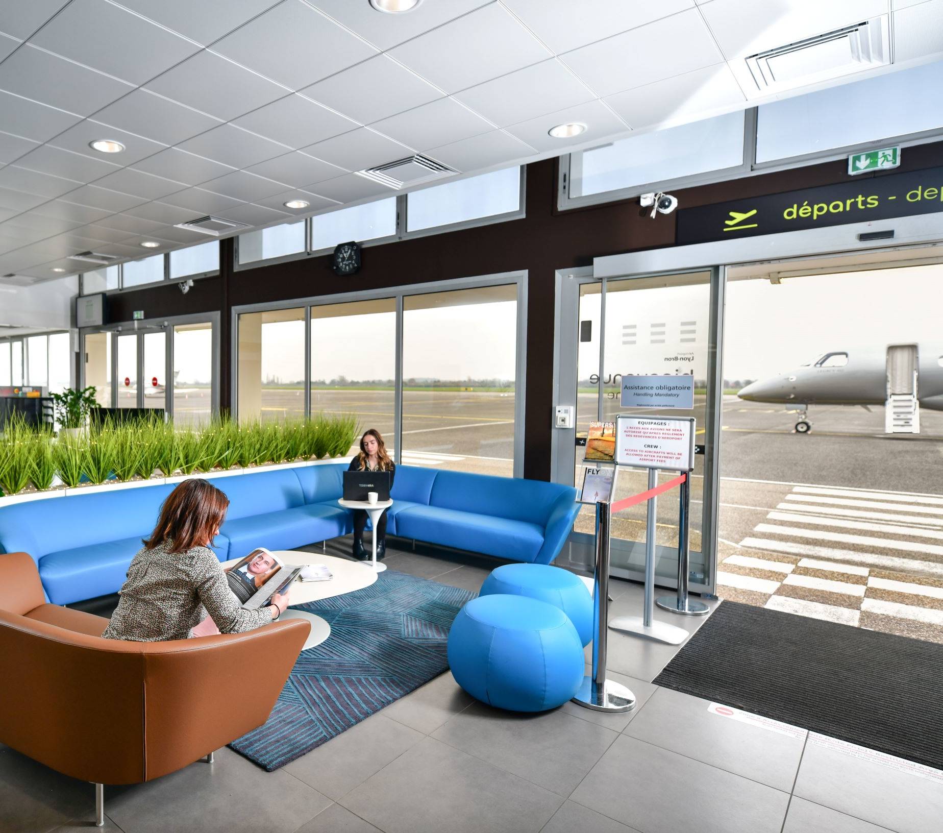 MK Partnair Picture Airport FBO Lyon Bron LYN