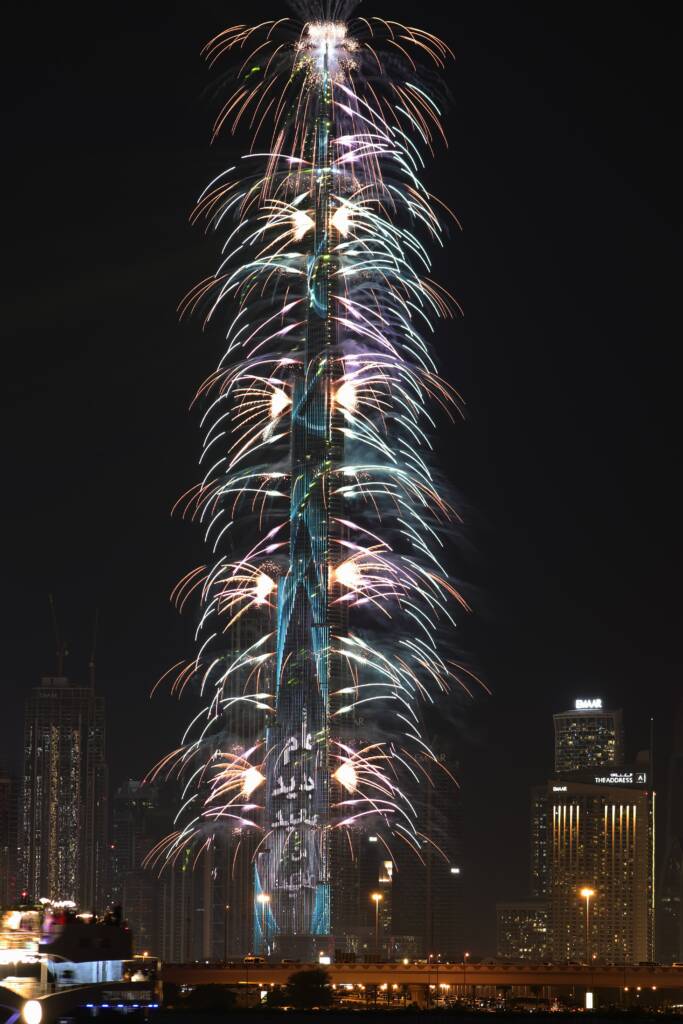 Burj Al Khalifa entouré de feux d'artifices - Nouvel An - Mk Partnair - Idée destination - Jet privé