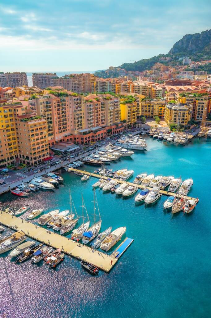 Photo prise à Monaco - il y a des bateau - la côte monégasque - Idée de destination nouvel an 